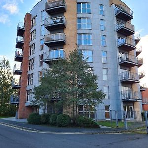 Eaglet 2 Bedroom Luxury Home Near Etihad Staduim